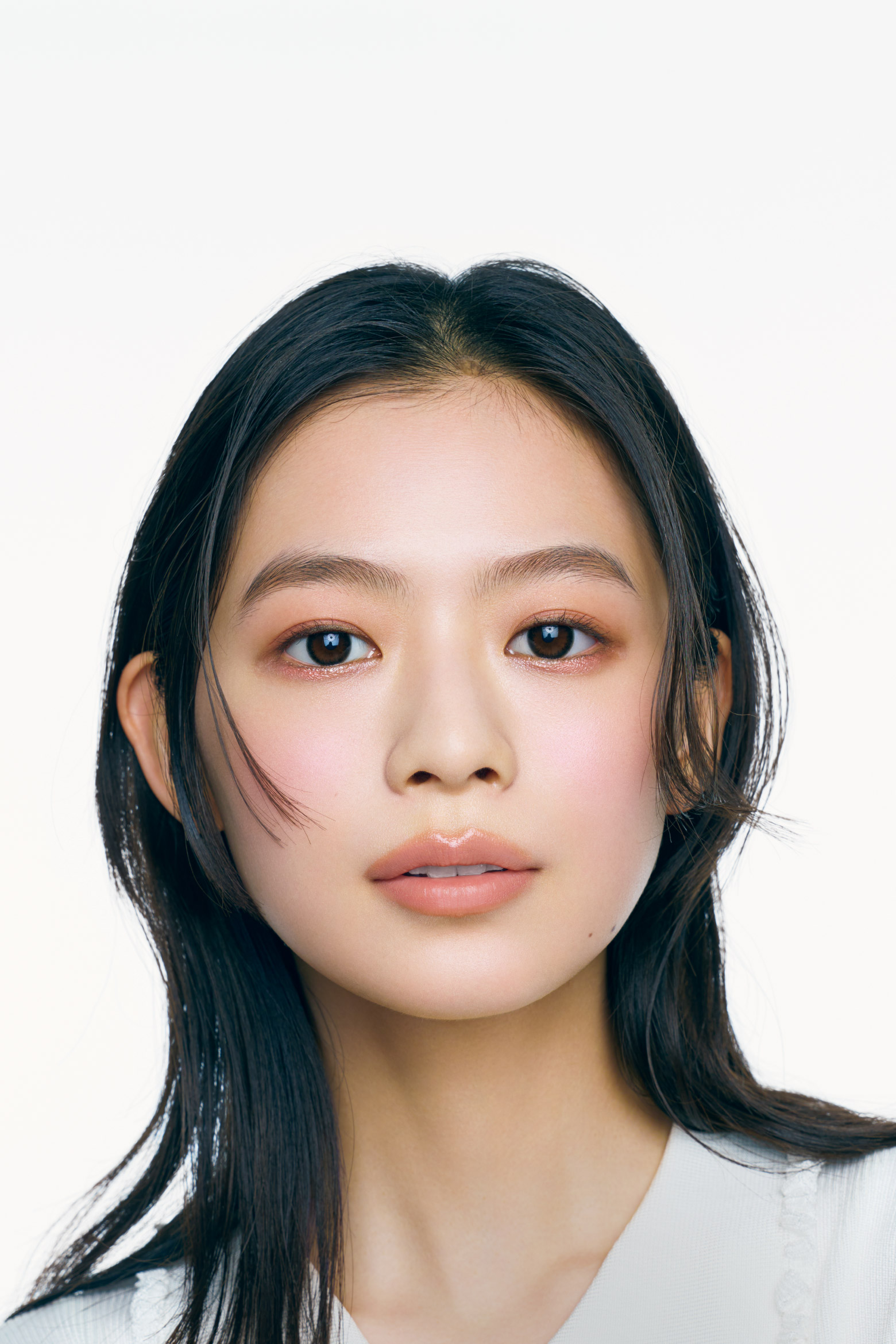 名品アイパレ「SNIDEL アイデザイナー n」で叶える3つの多幸感アイメイク